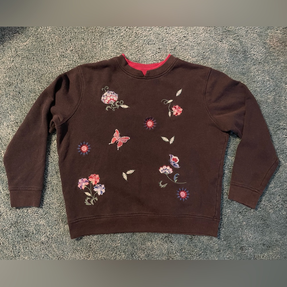 Vintage M Embroidered Long Sleeve Sweater